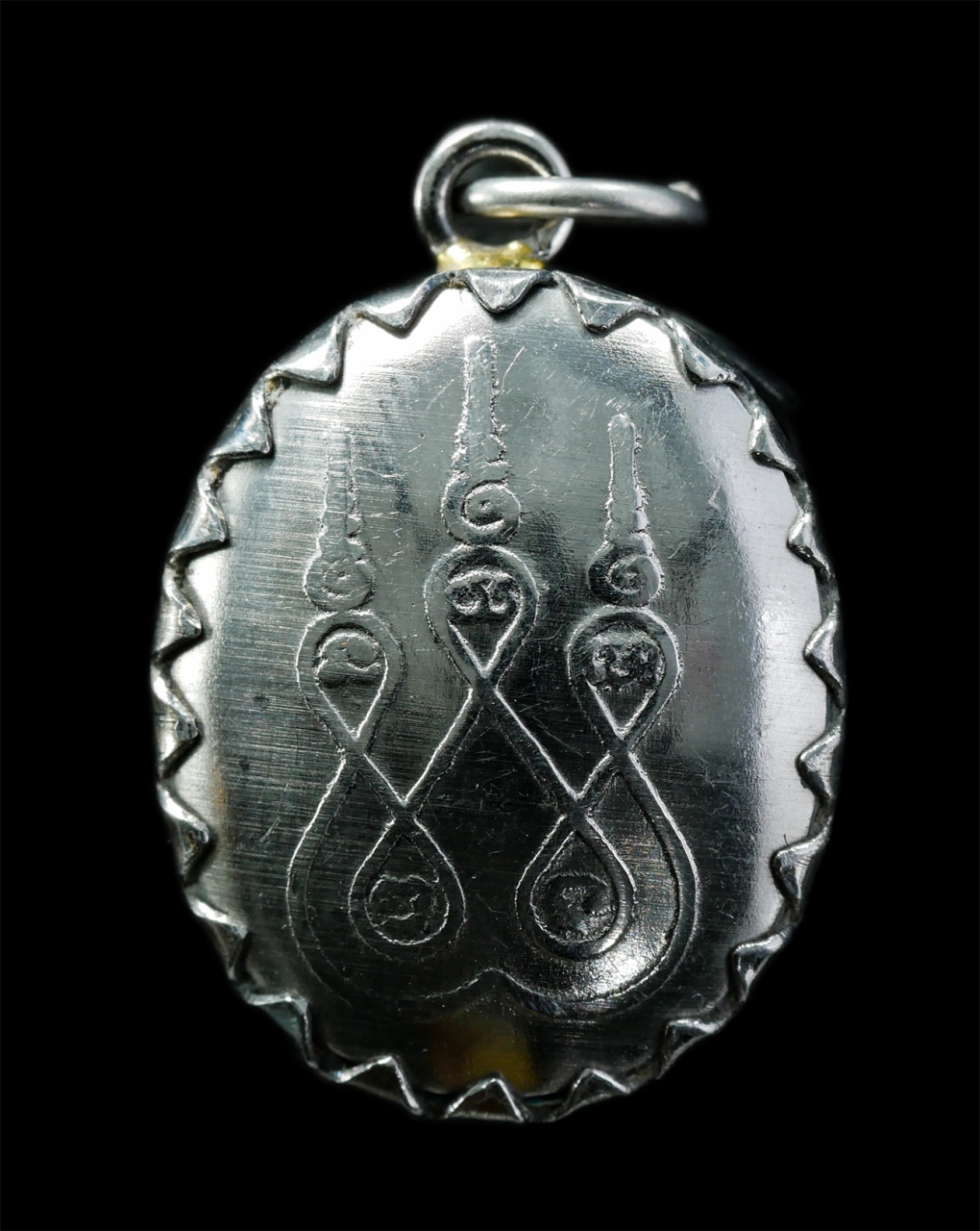 15Jul25 (157)p.jpg - ล็อกเก็ตรุ่นแรก หลวงตาลิน จตฺตมโล(พระครูวิมลธรรมากร) วัดศรีบุญเรืองบุตราราม อ.โนนสัง จ.หนองบัวลำภู หลังยันต์พระเจ้าห้าพระองค์ พระเก่าสวย สร้างน้อยหายา [..] | https://kamulet.in.th